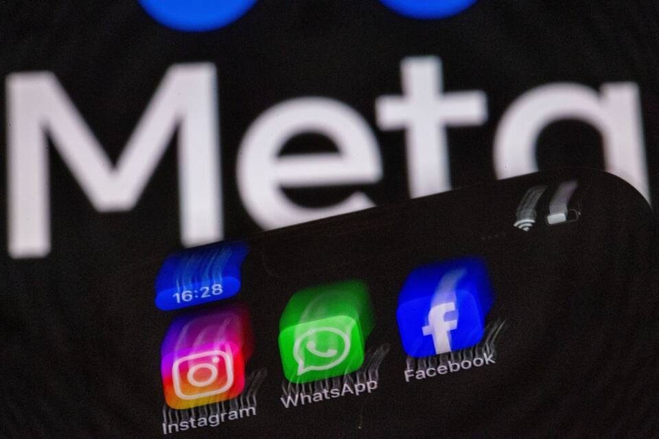 Die Sozialen Apps von Meta auf dem Display eines Smartphones