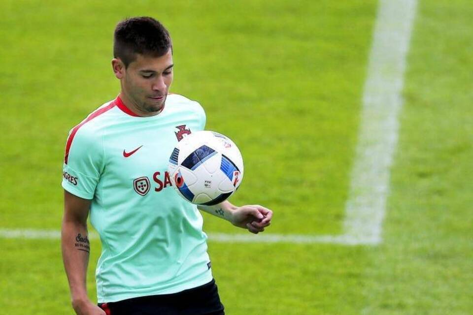 Raphael Guerreiro Raphael Guerreiro