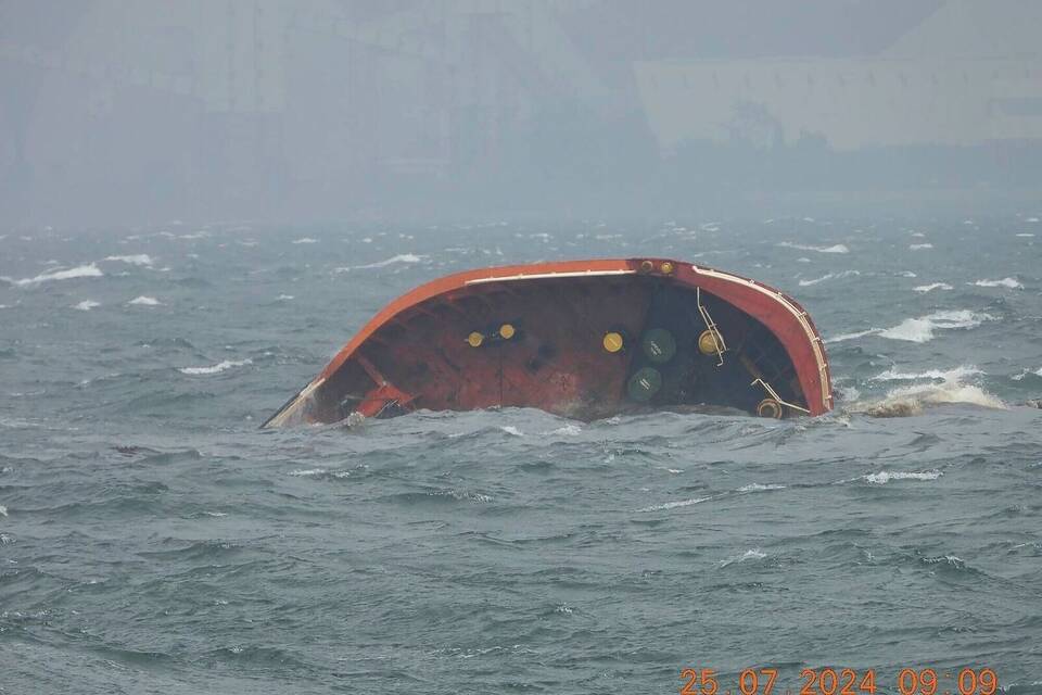 Öltanker sinkt vor den Philippinen Öltanker sinkt vor den Philippinen