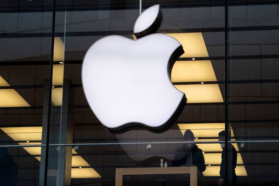 Apple Apple