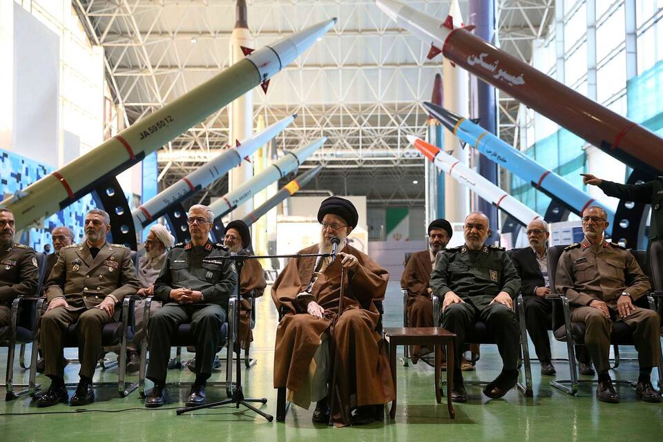 Irans Religionsführer besucht Drohnen- und Raketenausstellung Irans Religionsführer besucht Drohnen- und Raketenausstellung