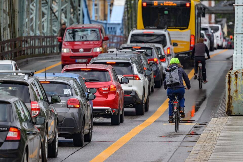 Verkehrsversuch am Blauen Wunder Verkehrsversuch am Blauen Wunder