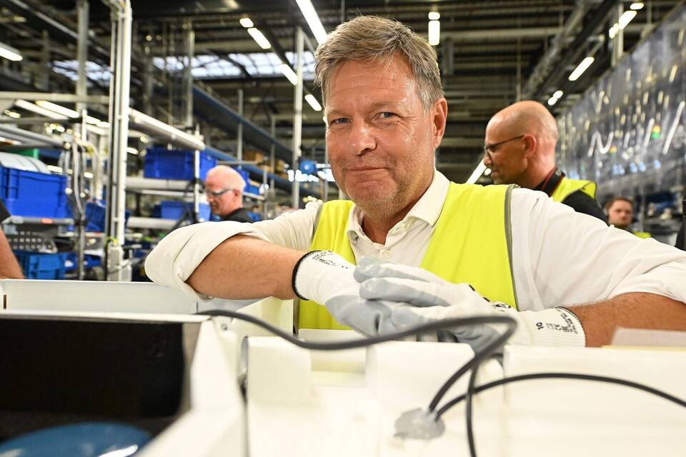 Bundeswirtschaftsminister Habeck besucht Stiebel Eltron Bundeswirtschaftsminister Habeck besucht Stiebel Eltron