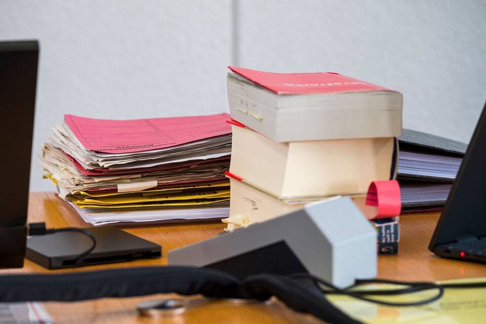 Akten und Gesetzbücher Akten und Gesetzbücher