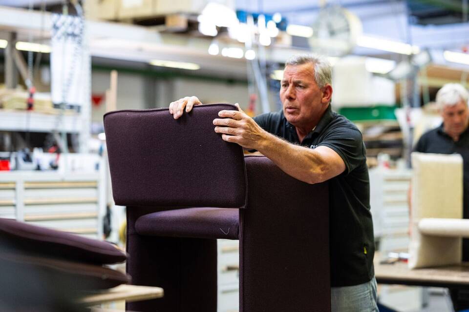 Möbelproduktion bei COR Sitzmöbel Möbelproduktion bei COR Sitzmöbel