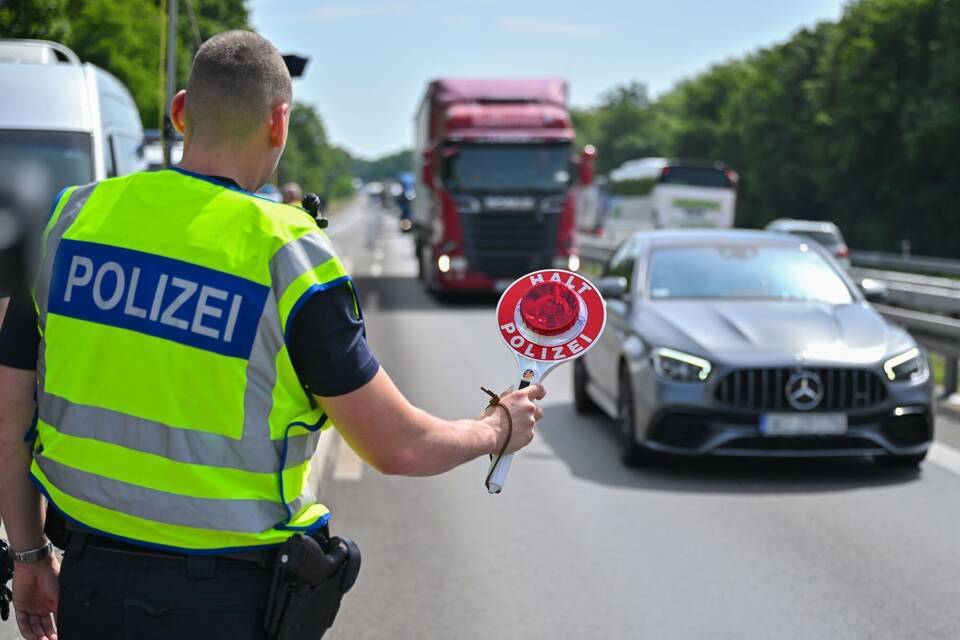 Symbolbild - Grenzkontrolle auf der A12 Symbolbild - Grenzkontrolle auf der A12