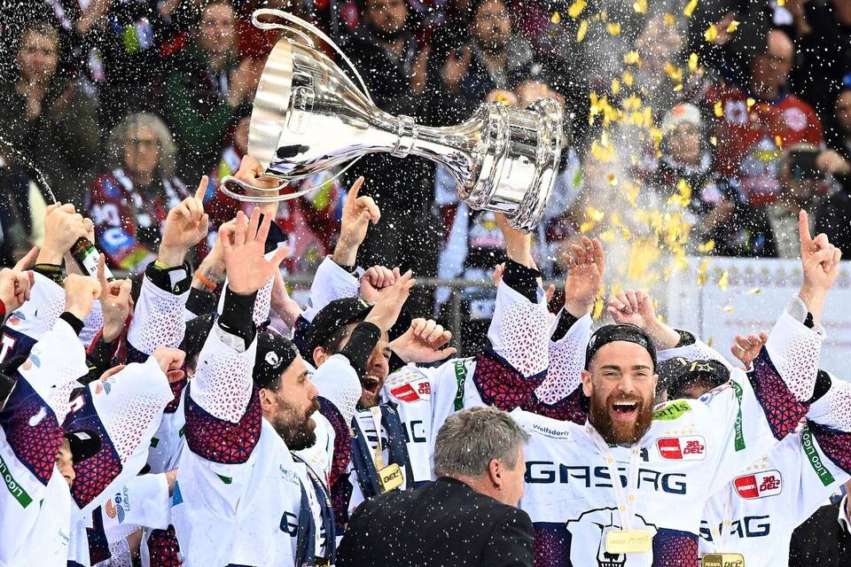 Titelverteidiger Eisbären Berlin Titelverteidiger Eisbären Berlin