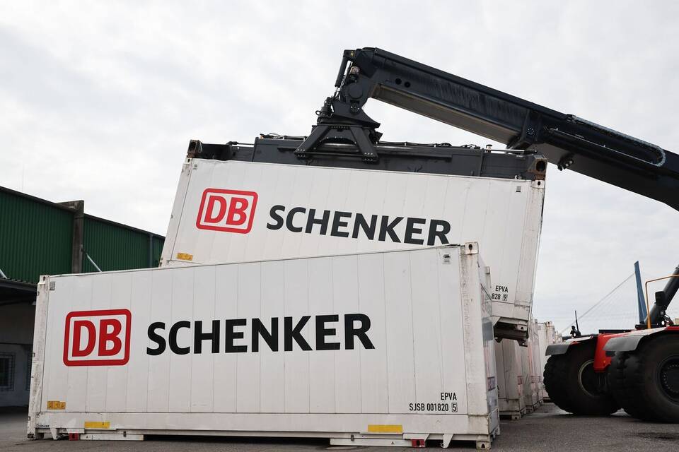 DB Schenker im Hamburger Hafen DB Schenker im Hamburger Hafen
