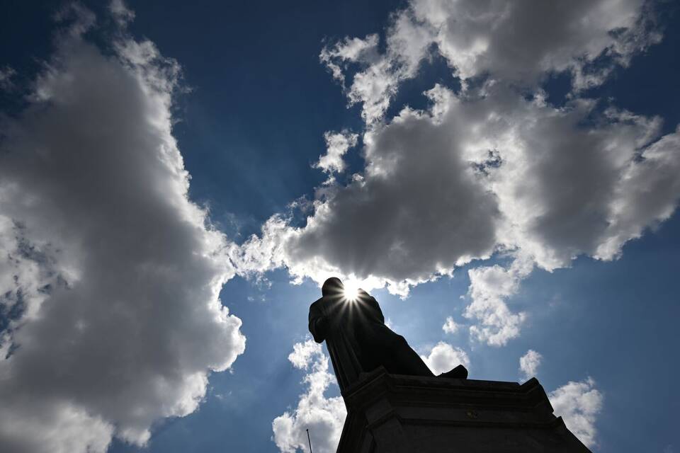 Sonne und Wolken wechseln sich ab. Sonne und Wolken wechseln sich ab.