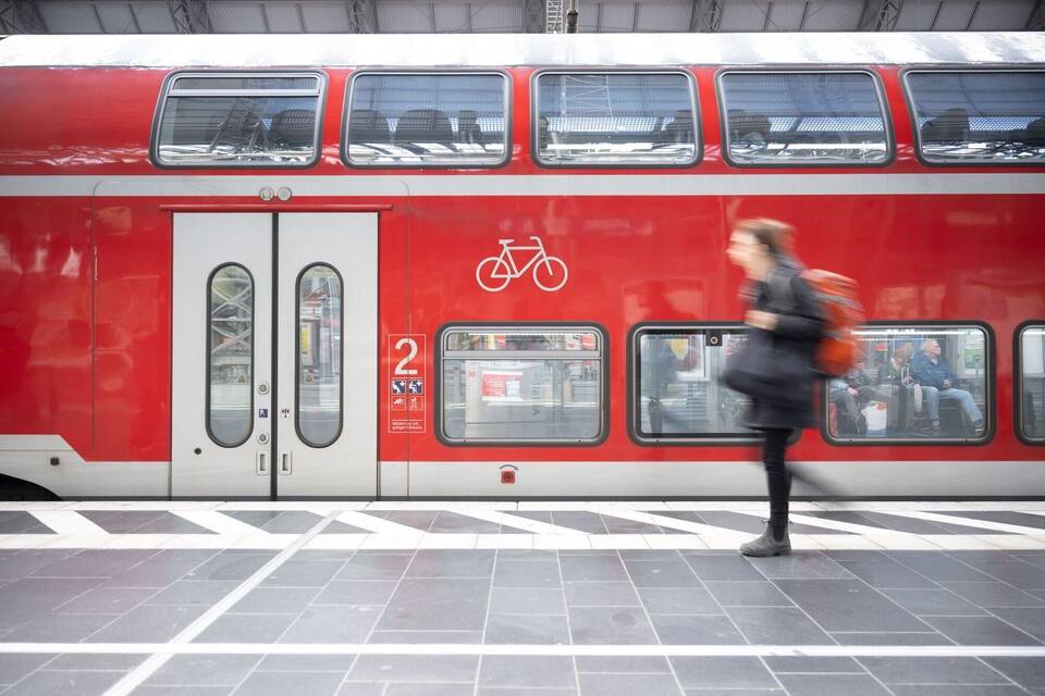 Regionalbahn am Frankfurter Hauptbahnhof Regionalbahn am Frankfurter Hauptbahnhof