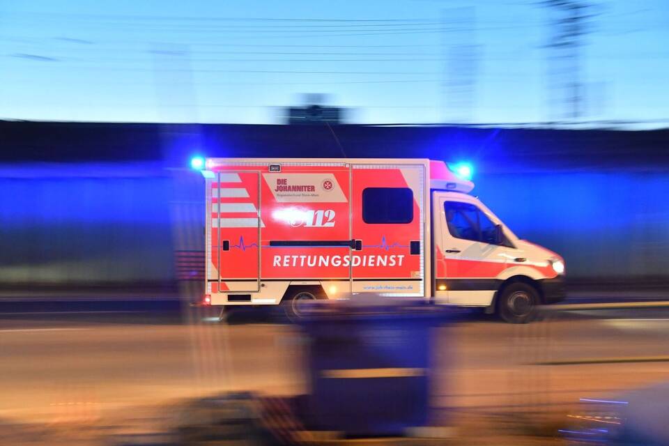 Rettungswagen mit Blaulicht Rettungswagen mit Blaulicht