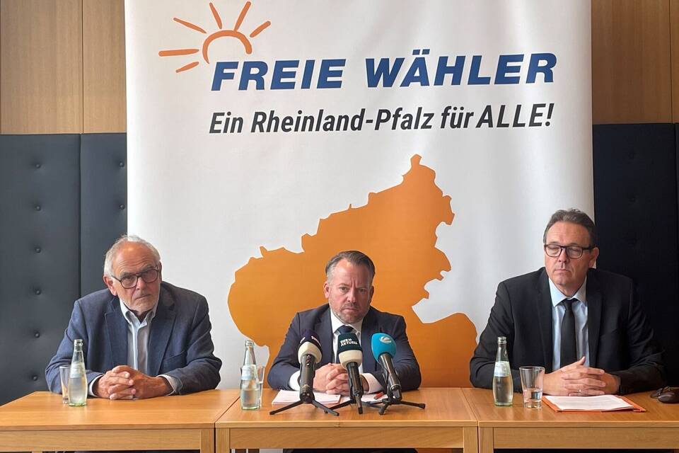 Pressekonferenz der Freien Wähler Rhaienland-Pfalz Pressekonferenz der Freien Wähler Rhaienland-Pfalz