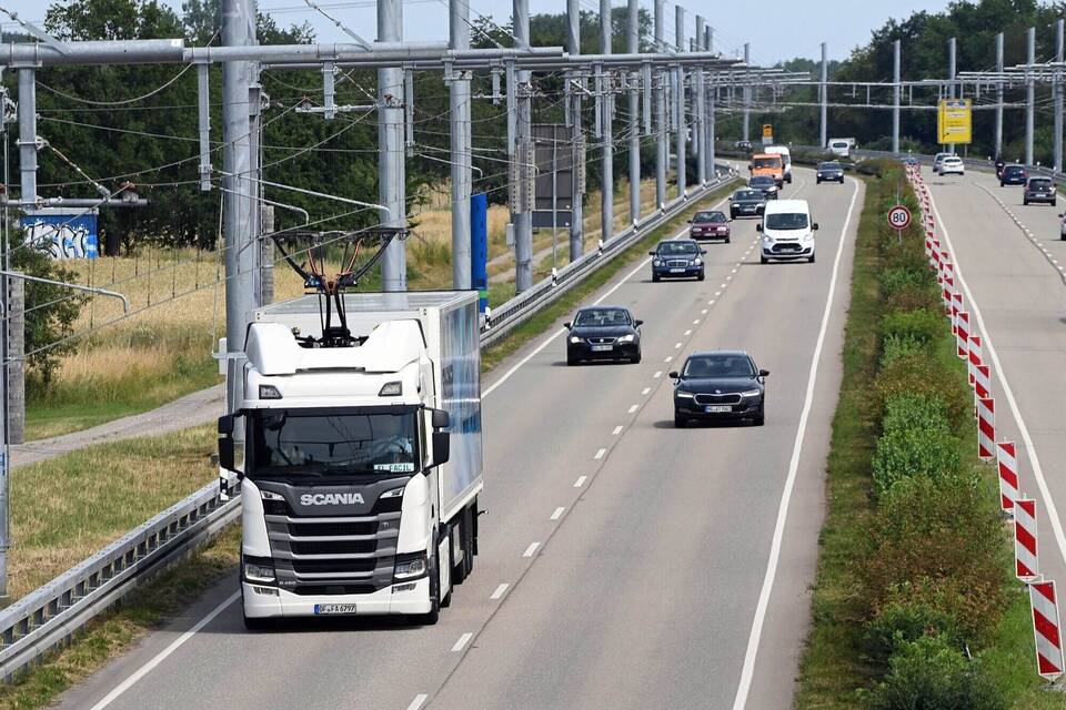 Pilotstrecke für Oberleitungs-Lastwagen Pilotstrecke für Oberleitungs-Lastwagen