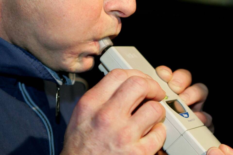 Alkoholtest bei Polizeikontrolle Alkoholtest bei Polizeikontrolle