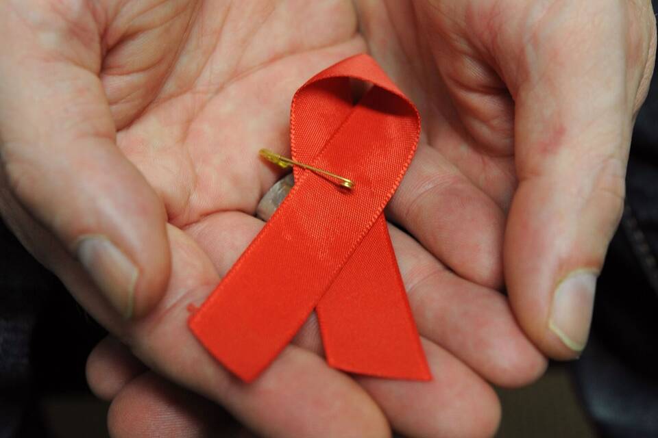 Die Schleife zeigt Solidarität mit HIV-Positiven und Aids-Kranken Die Schleife zeigt Solidarität mit HIV-Positiven und Aids-Kranken