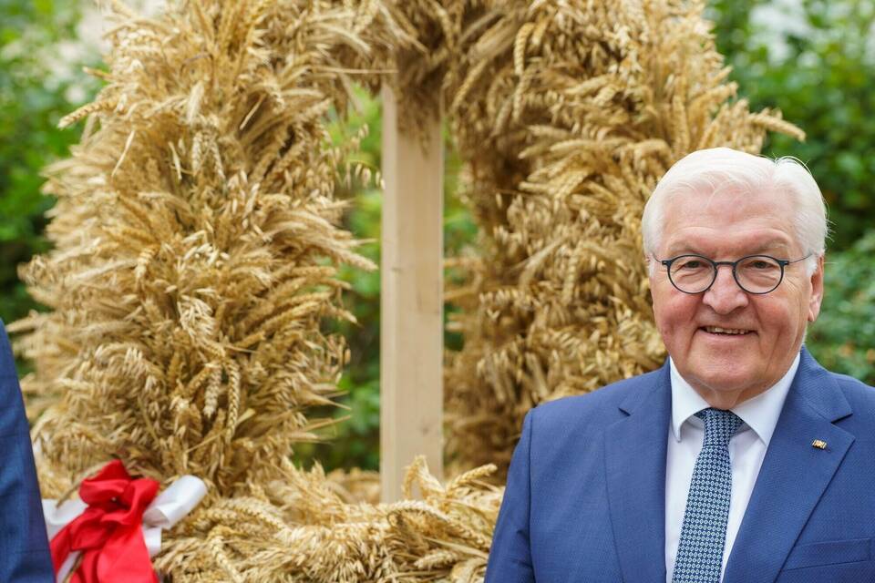 Bundespräsident erhält Erntekrone Bundespräsident erhält Erntekrone