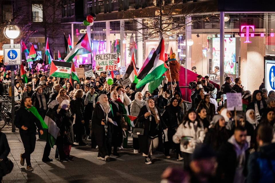 Demo zur "Aktuellen Lage im Gazastreifen" - Stuttgart