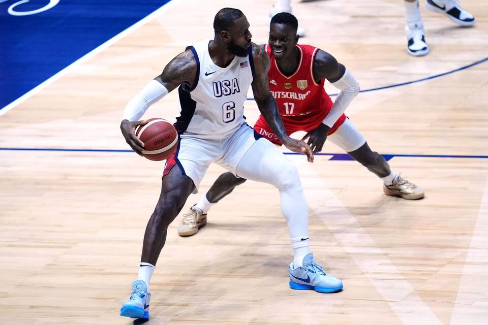LeBron James und Dennis Schröder