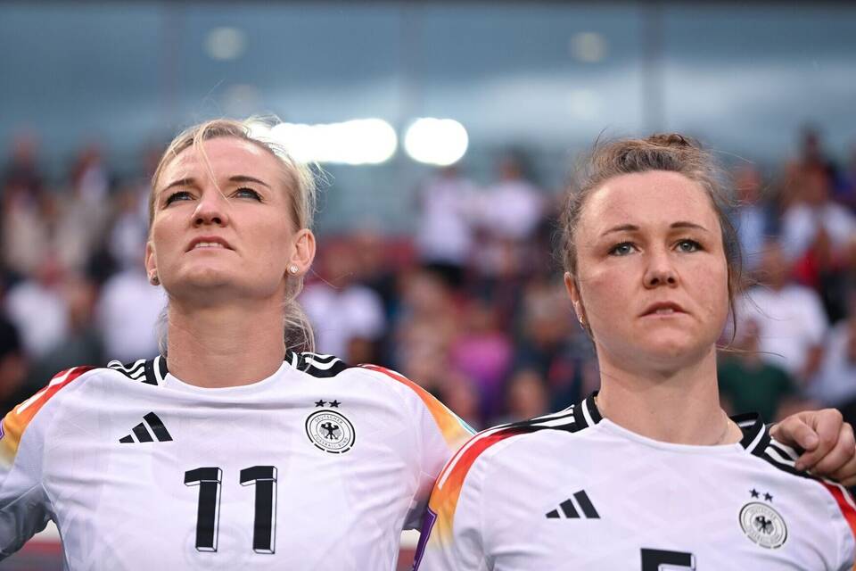Alexandra Popp und Marina Hegering Alexandra Popp und Marina Hegering
