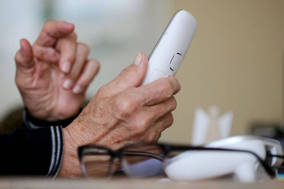 Vor allem alte Menschen sind häufig Opfer von Telefonbetrügern Vor allem alte Menschen sind häufig Opfer von Telefonbetrügern