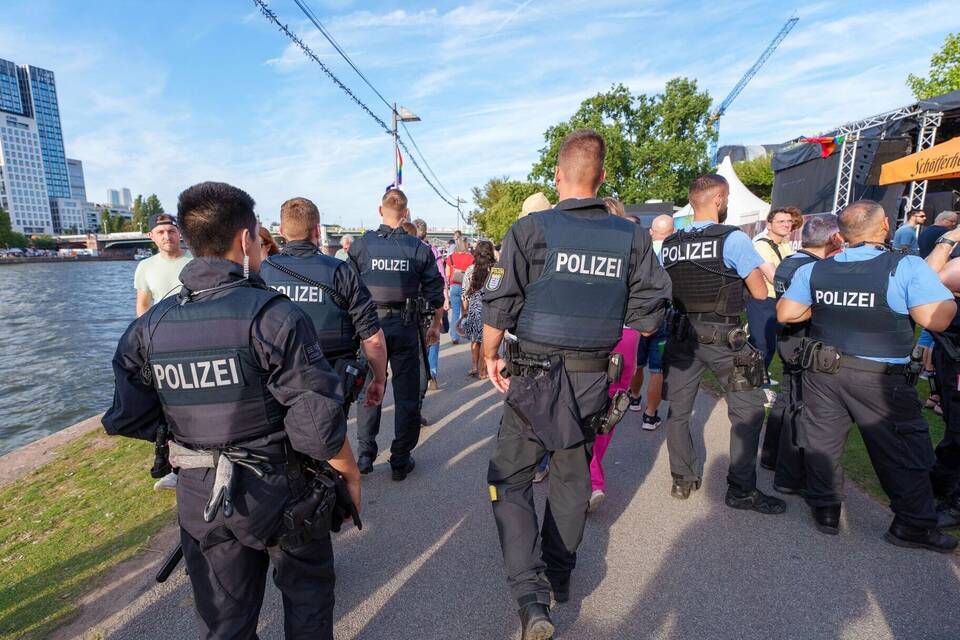 Polizisten in Frankfurt Polizisten in Frankfurt