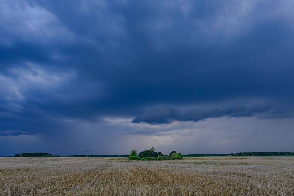 Gewitter ziehen über die Landschaft Gewitter ziehen über die Landschaft