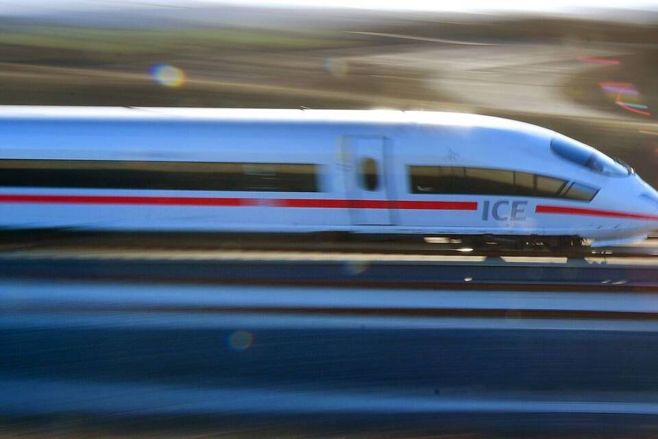 Steine auf ICE geworfen Steine auf ICE geworfen