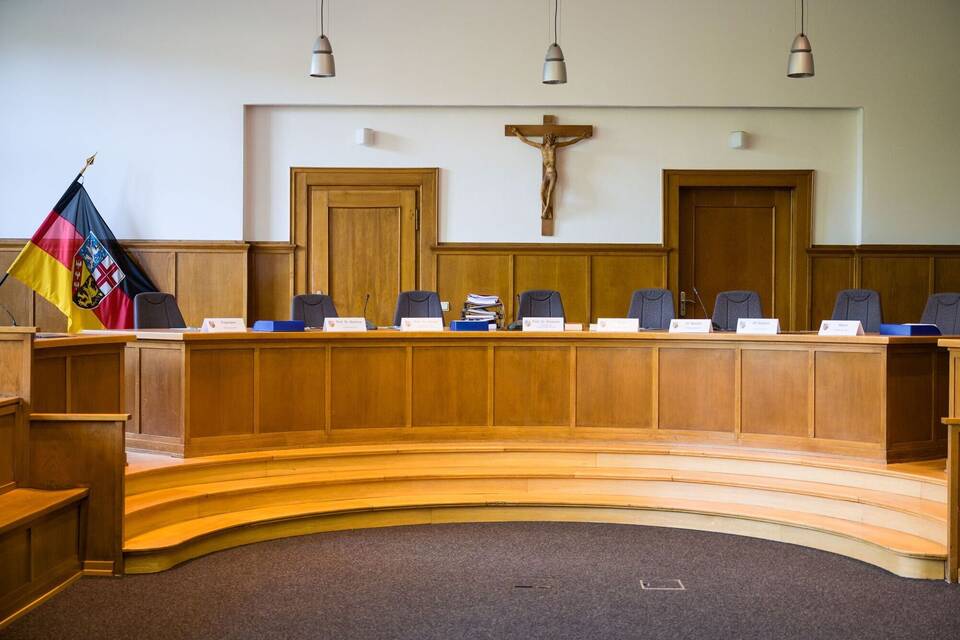 Verhandlungssaal Landgericht Verhandlungssaal Landgericht