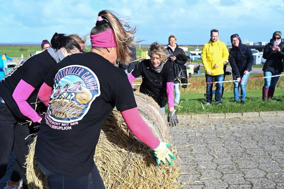 13. Ostfriesische Strohballen-Rollmeisterschaft 13. Ostfriesische Strohballen-Rollmeisterschaft