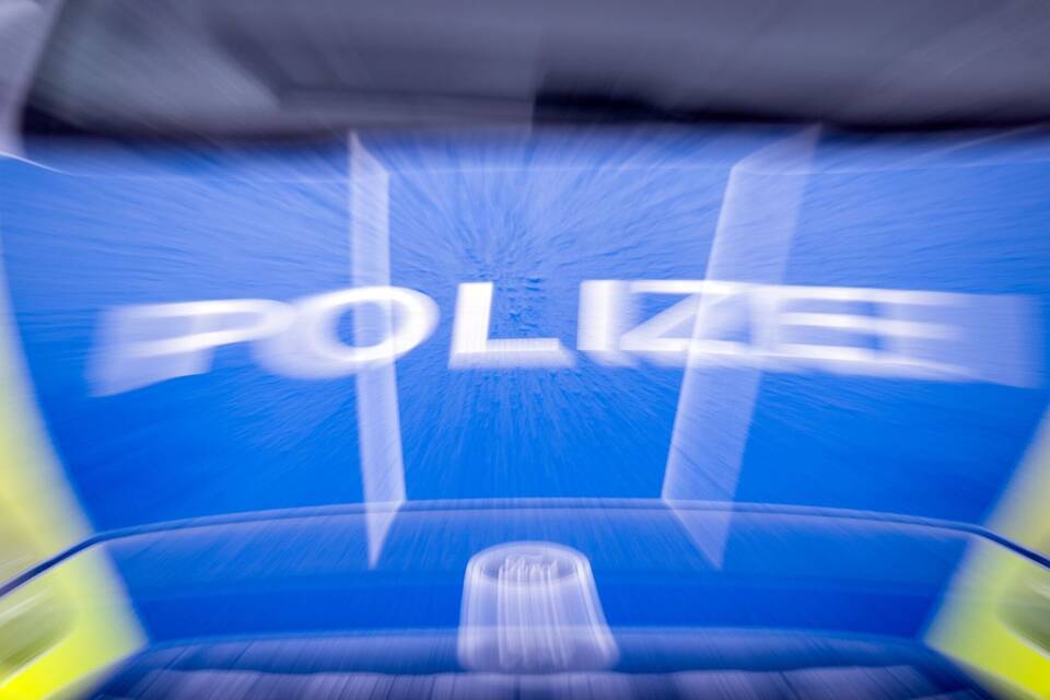 Polizei findet scharfe Schusswaffen nach Verfolgungsfahrt Polizei findet scharfe Schusswaffen nach Verfolgungsfahrt