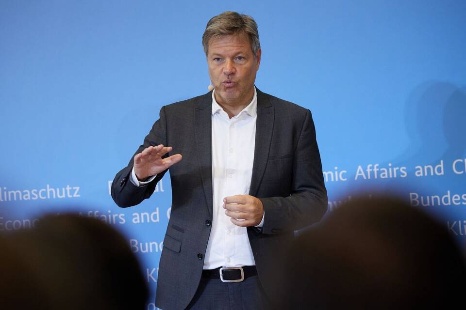 Übergabe der ersten Klimaschutzverträge Übergabe der ersten Klimaschutzverträge