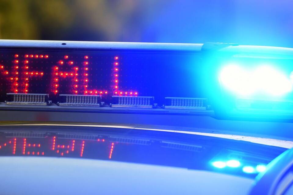 Symbolbild - Polizei sichert Unfallstelle