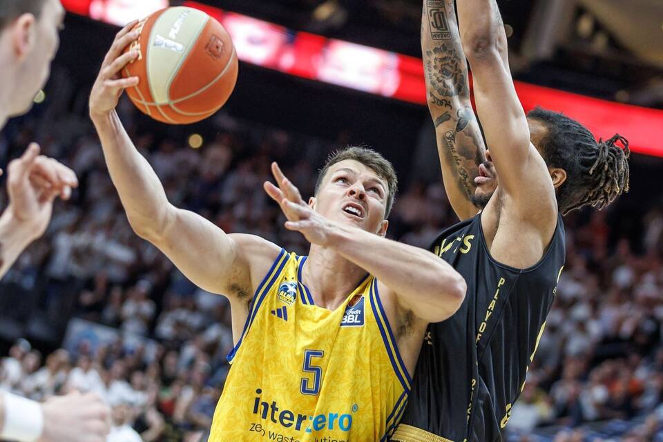 Alba-Center Yanni Wetzell