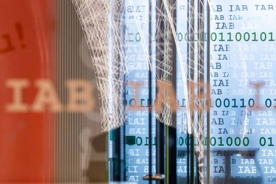 IAB - Institut für Arbeitsmarkt- und Berufsforschung IAB - Institut für Arbeitsmarkt- und Berufsforschung