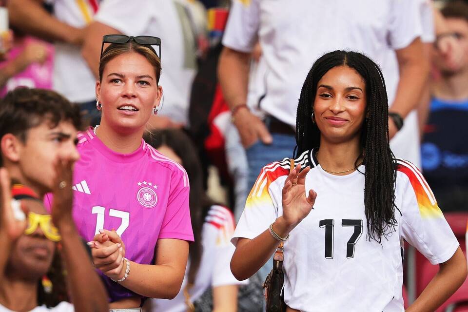 Juliane Wirtz (l.) Juliane Wirtz (l.)