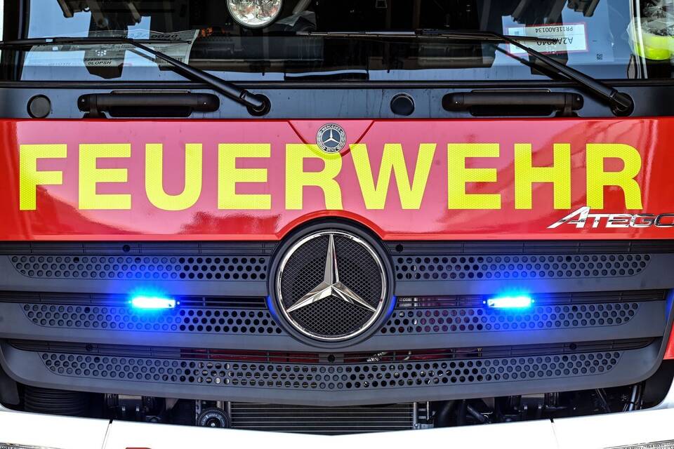 Feuerwehrfahrzeug - Symbolbild Feuerwehrfahrzeug - Symbolbild