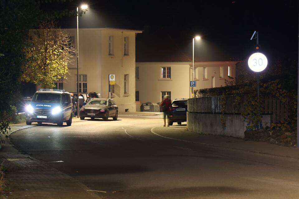 SEK-Einsatz: Womöglich bewaffneter Mann in Ausnahmezustand SEK-Einsatz: Womöglich bewaffneter Mann in Ausnahmezustand