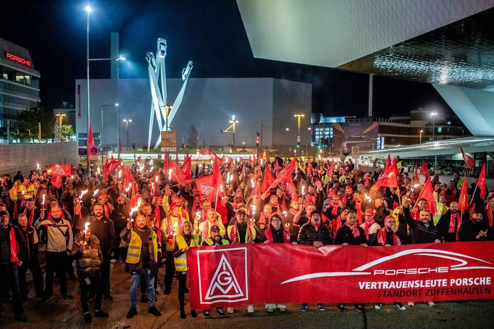 Warnstreiks in der Metall- und Elektroindustrie - Stuttgart Warnstreiks in der Metall- und Elektroindustrie - Stuttgart