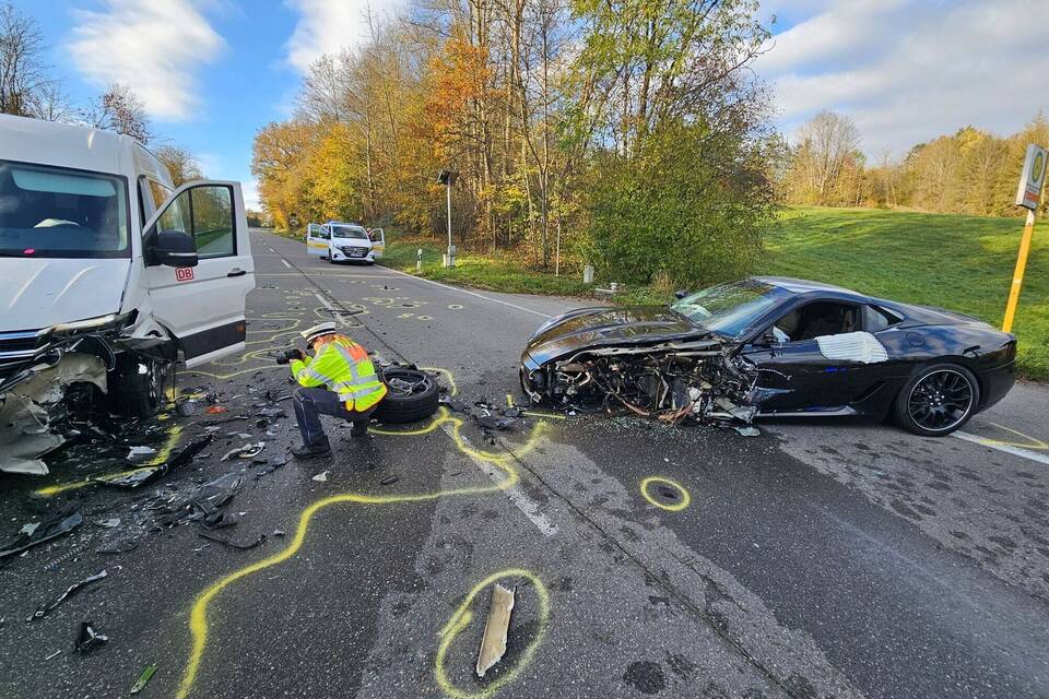 Unfall mit Sportwagen Unfall mit Sportwagen