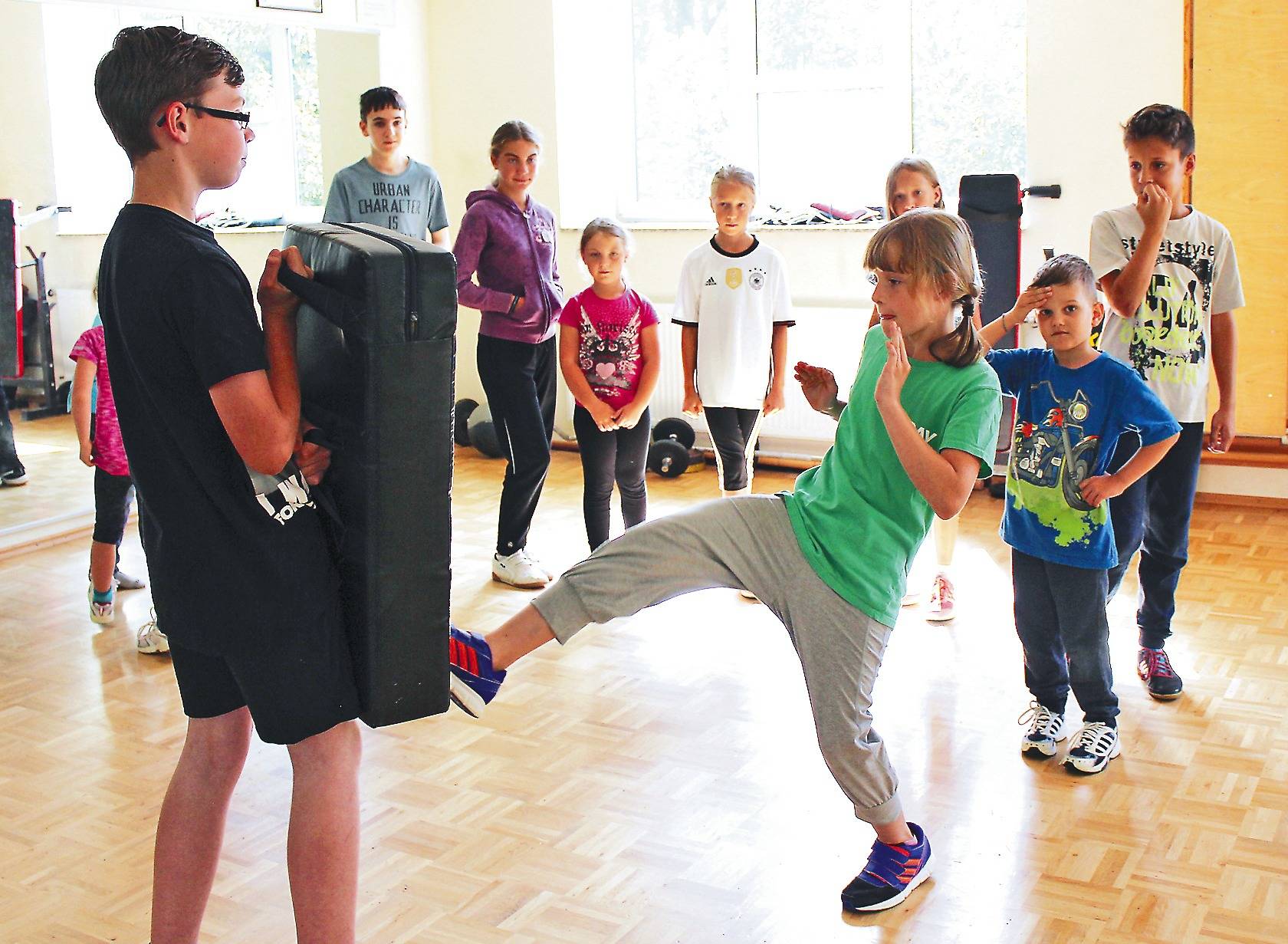 Buchener Kinder Testen Die Kampfkunst Wing Tsun Buchen Rnz