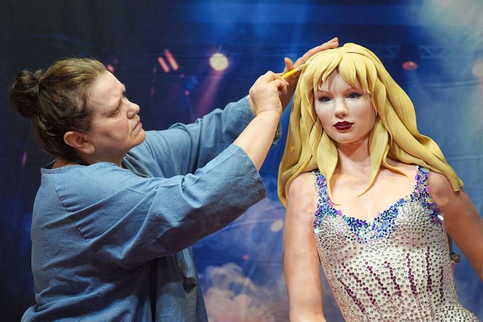 Taylor Swift als lebensgroßer Kuchen Taylor Swift als lebensgroßer Kuchen
