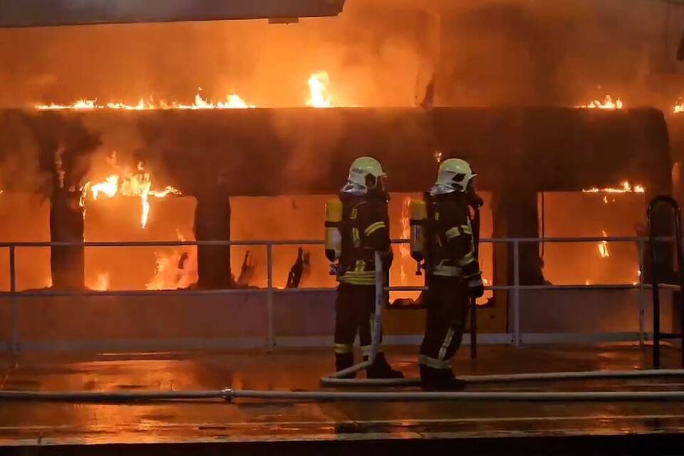 Zug brennt im S-Bahnhof Ahrensfelde Zug brennt im S-Bahnhof Ahrensfelde