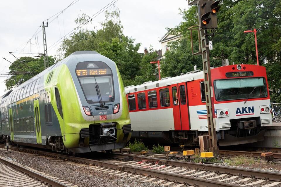 Regionalverkehr im Bahnhof Elmshorn Regionalverkehr im Bahnhof Elmshorn