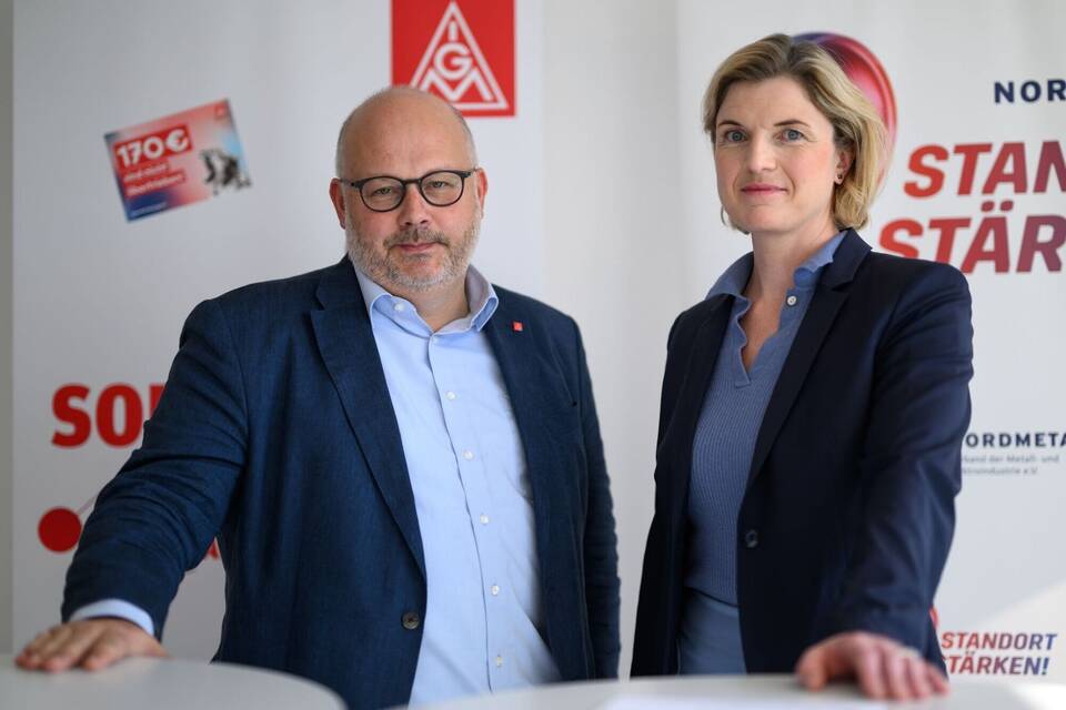 Peilen Pilotabschluss an: Daniel Friedrich und Lena Ströbele Peilen Pilotabschluss an: Daniel Friedrich und Lena Ströbele