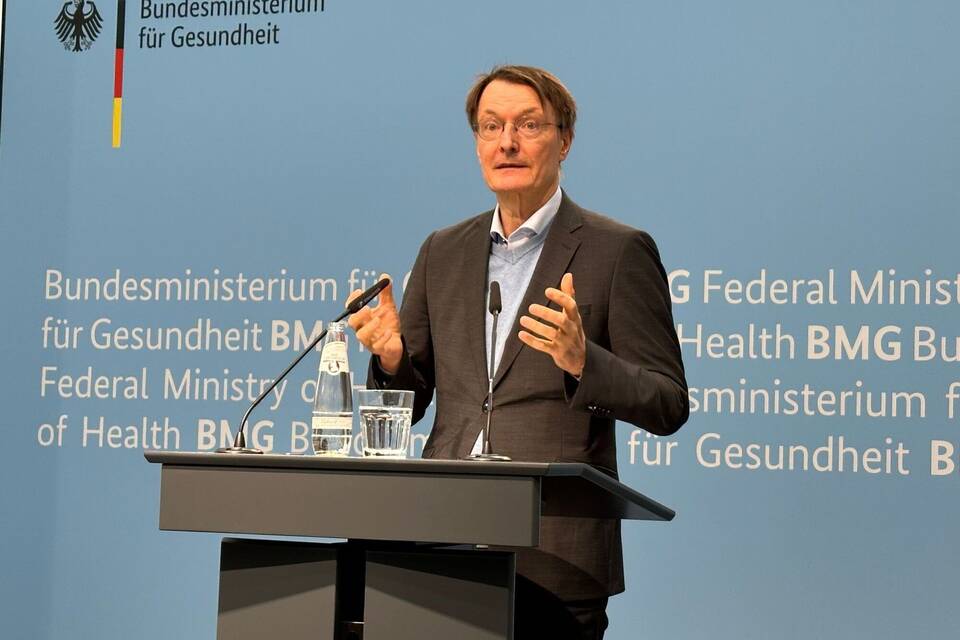 Bundesgesundheitsminister Lauterbach zum Pflegebeitragssatz Bundesgesundheitsminister Lauterbach zum Pflegebeitragssatz