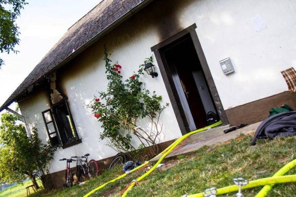 Feuer in Flüchtlingsunterkkunft Feuer in Flüchtlingsunterkkunft