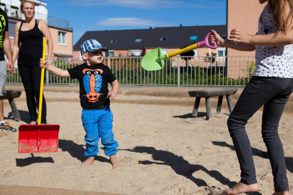 Schaufeldiebe und Schubser - Streit auf dem Spielplatz entschärfen Schaufeldiebe und Schubser - Streit auf dem Spielplatz entschärfen