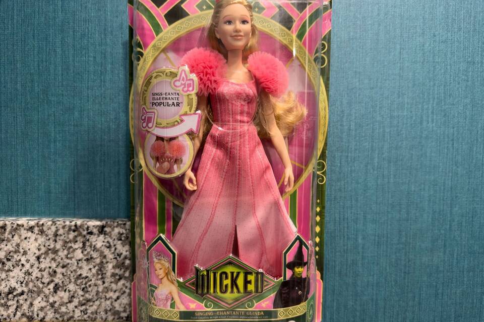 Mattel druckt Web-Adresse von Pornoseite auf «Wicked»-Puppen Mattel druckt Web-Adresse von Pornoseite auf «Wicked»-Puppen