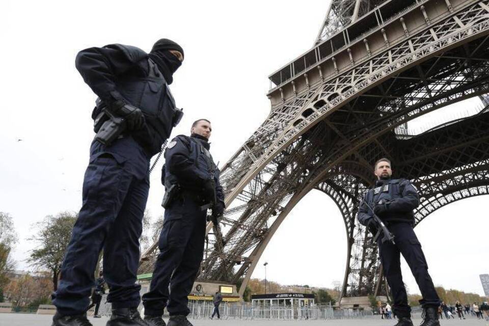 Polizisten in Paris Polizisten in Paris