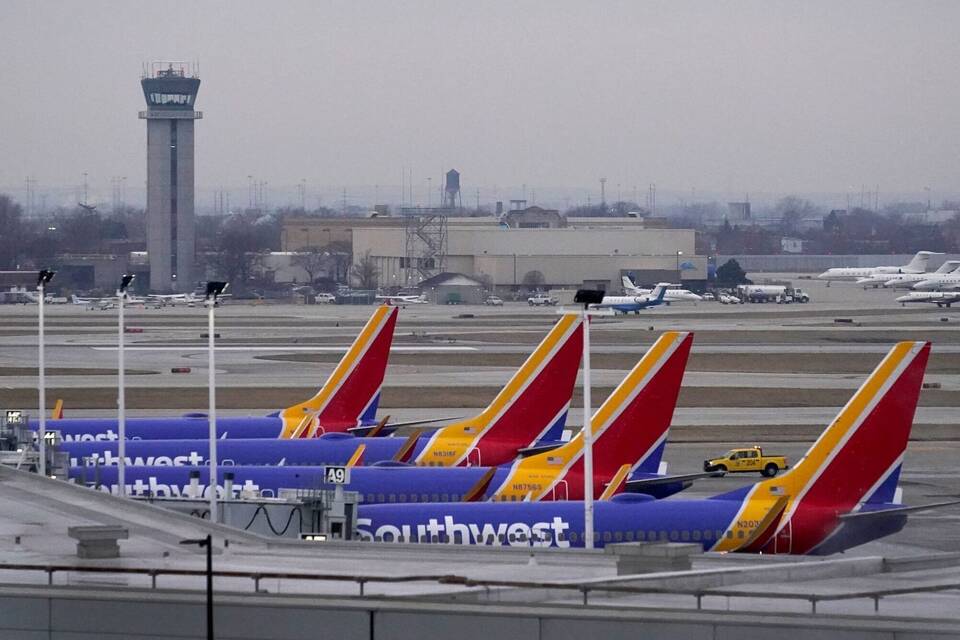 Flugzeug in den USA von Kugel getroffen Flugzeug in den USA von Kugel getroffen